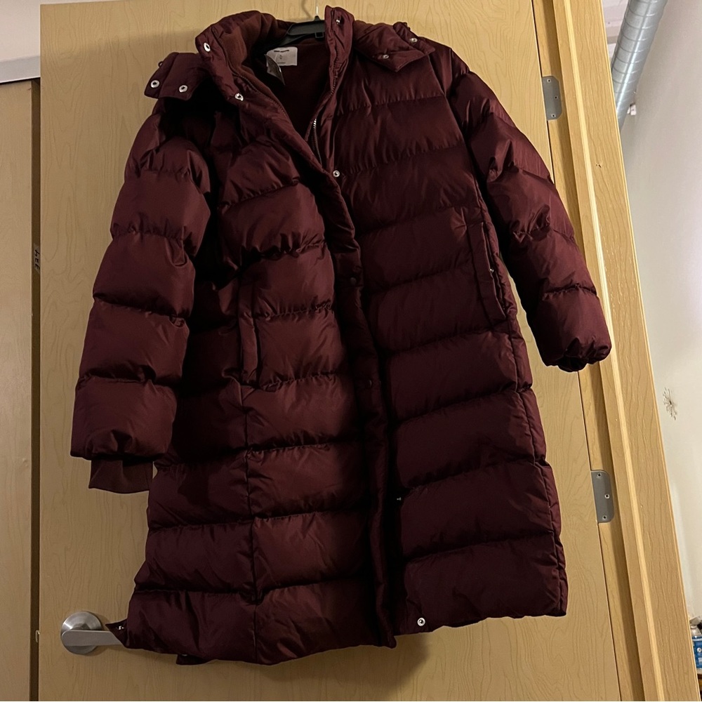 New Puffer coat, burgandy color.